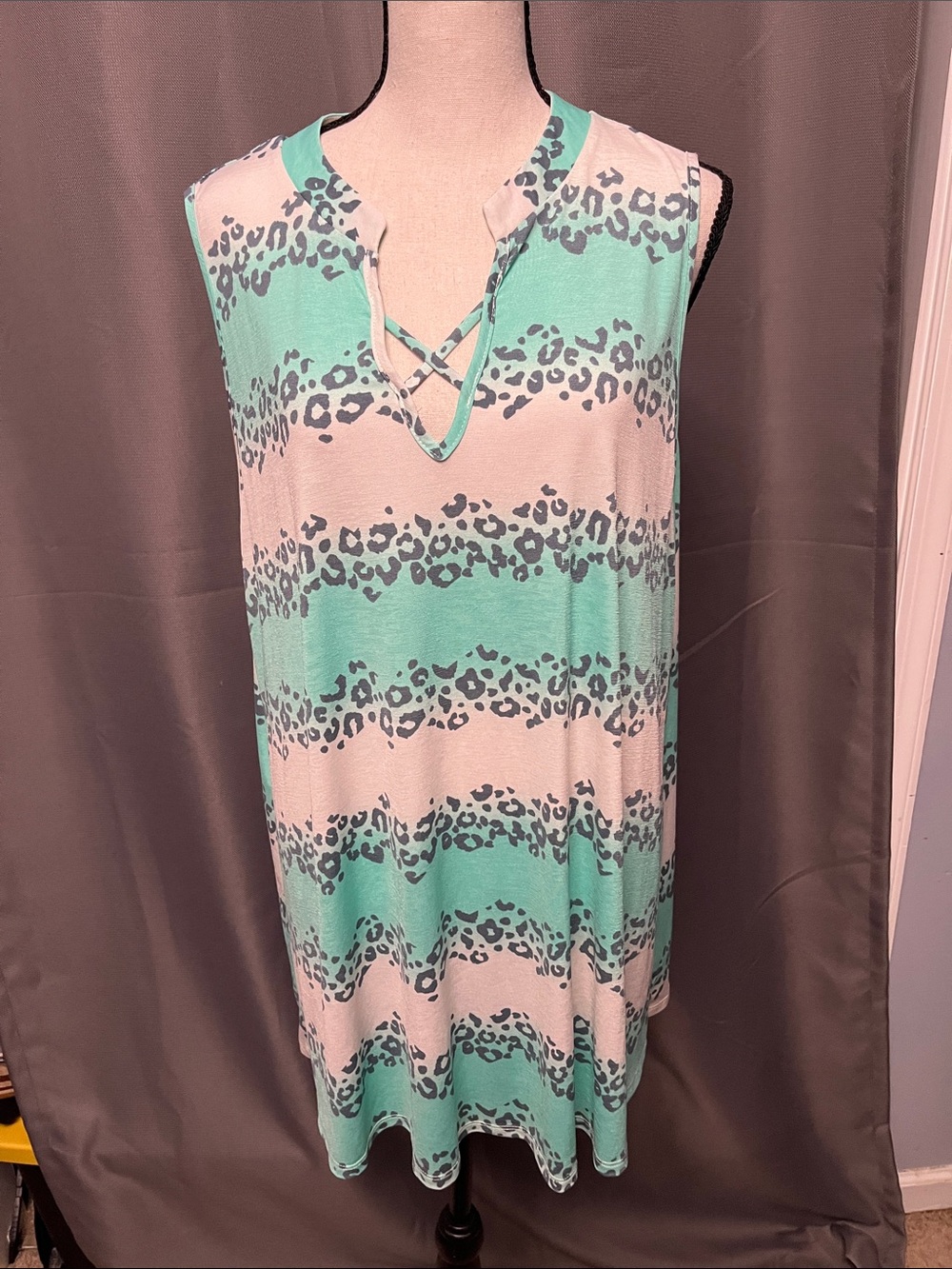 Honeyme Mint Green & White Leopard-Stripe Sleeveless Tunic